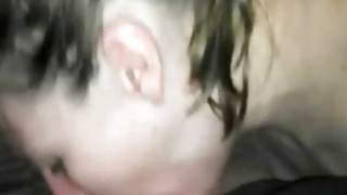 大胸部的业余少女被屁股狠狠地操